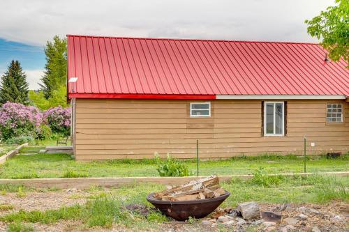 Rural Mountain-View Home Near Hiking and Off-Roading