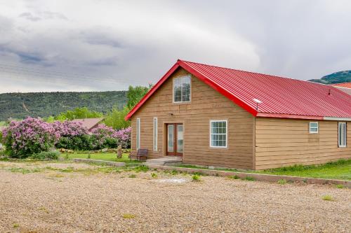 Rural Mountain-View Home Near Hiking and Off-Roading