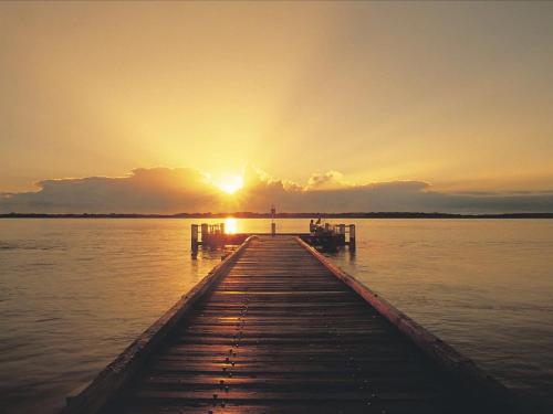 Luxury Pumicestone Cottage - Beach Charm - ZA7 - Sunshine Coast