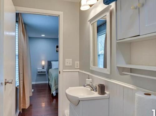 New Louisville House- 10m Dwntwn in Louisville, USA