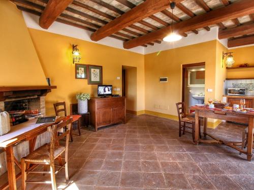 Picturesque Holiday Home in Assisi with Pool