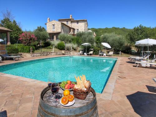 Picturesque Holiday Home in Assisi with Pool