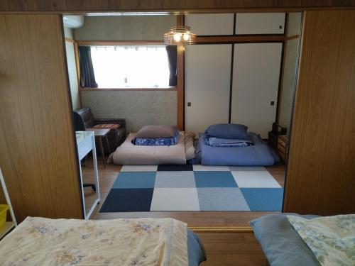 民家の一室2 Private Room in Japanese Vintage House with 2 Beds, Free Parking Good to Travel for Tashiro Cats Island