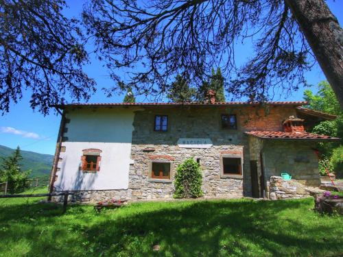  Alluring Farmhouse in Ortignano with Swimming Pool, Pension in Castel Focognano