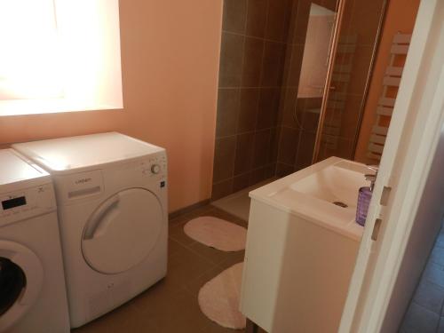 Vannas istaba, Gite Utah in Senlorēnsurmēra