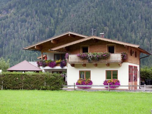 Alluring Apartment with Swimming Pool in Waidring Tyrol Waidring