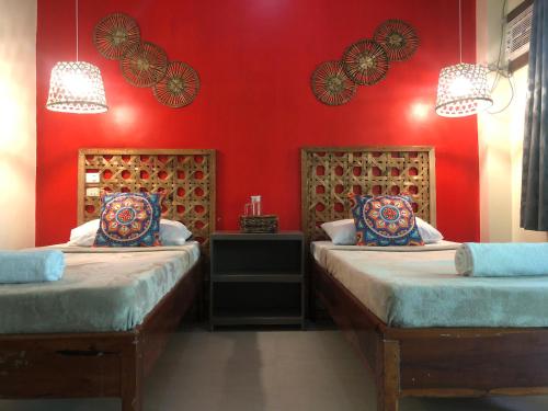 3 twin beds