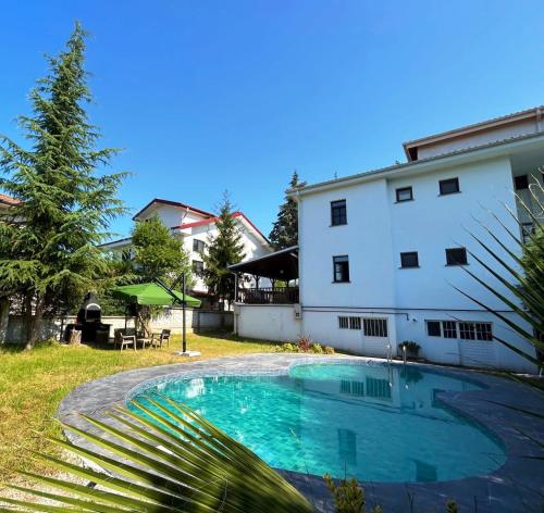 Private Villa with Hot Swimming Pool & Sauna
