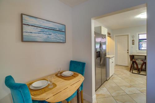 Melbourne Escape with Screened Patio, Near Beaches! in Melbourne, USA