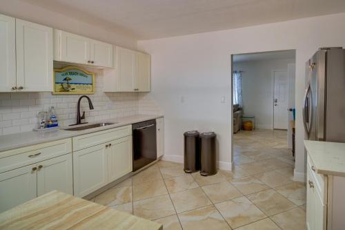 Melbourne Escape with Screened Patio, Near Beaches! in Melbourne, USA