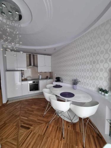 One-Bedroom Apartment image 3