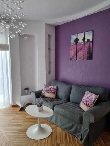 One-Bedroom Apartment image 2