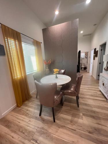 New 2 Bed/1 Bath Private Luxury Guest House in Los Angeles, USA