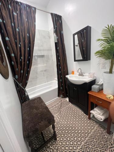 New 2 Bed/1 Bath Private Luxury Guest House in Los Angeles, USA