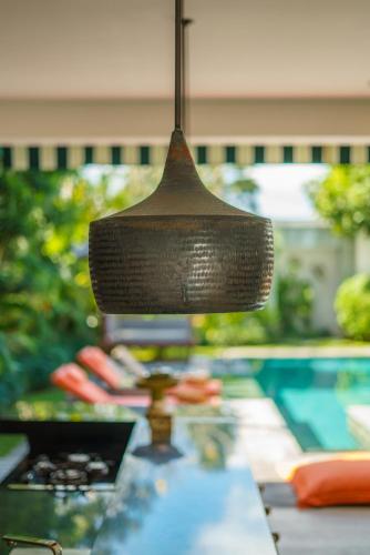 Villa Harlow: Stylish 3BR Villa - Centrally Located in Berawa - Tap to explore photos