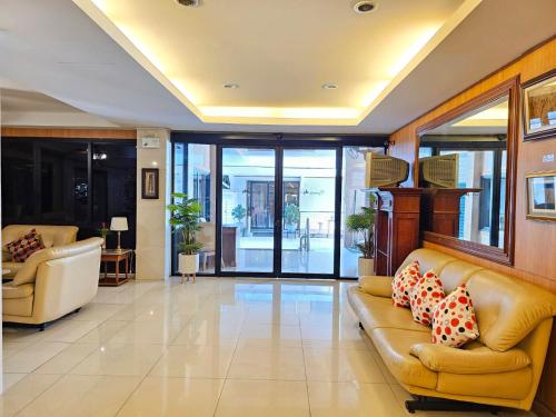 Dynasty Inn – Bangkok, NY