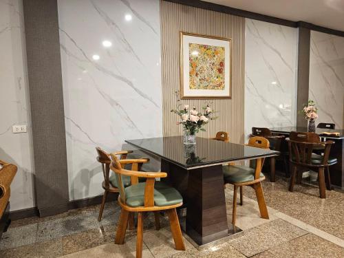 Dynasty Inn – Bangkok, NY