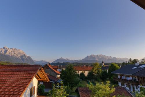 Ferienwohnungen Zum Bachl - Karwendelblick