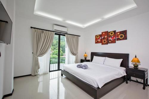 VILLA HAU |3 Bedroom Private Pool Villa | Walkable distance to Naiharn beach | Rooftop terrace