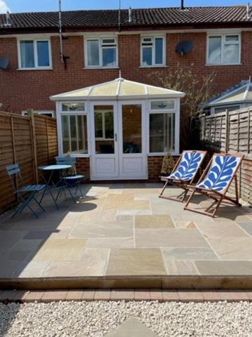 บริการและสิ่งอำนวยความสะดวก, KB51 Charming 2 bed house in Horsham, pets very welcome and long stays with easy access to London, B in ฮอร์ชาม