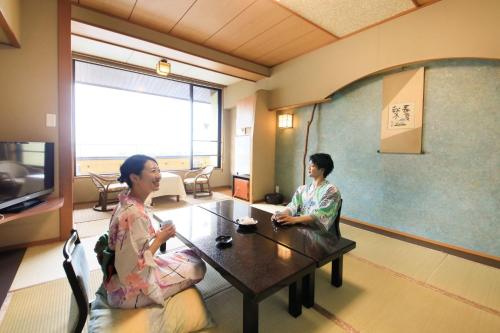 room detail thumbnail 2