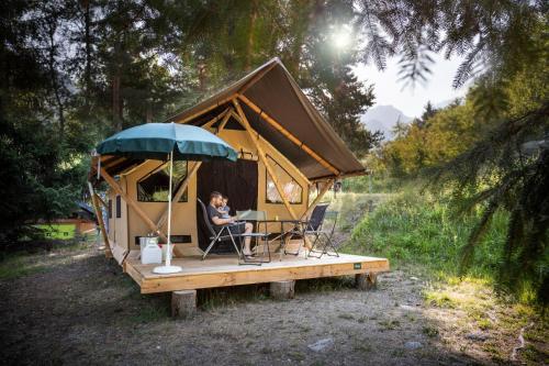 2 double beds, 1 twin bed