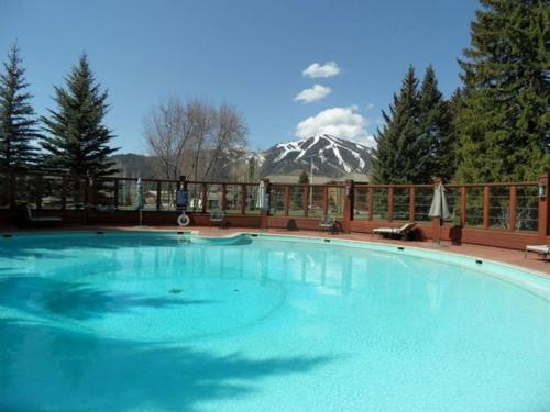 Villager Condo 1235 - In the Heart of Sun Valley Resort Access to Resort Pools