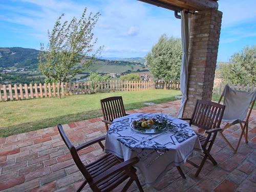 Cottage in Montelabbate with Pool Garden BBQ Parking