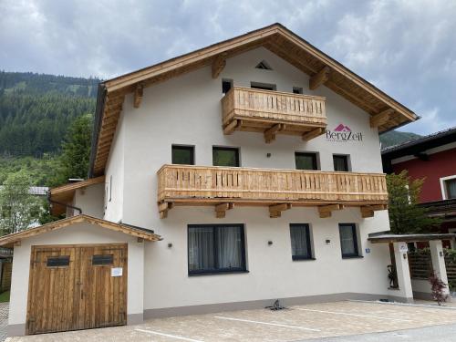  Bergzeit Appartments, Pension in Bad Gastein