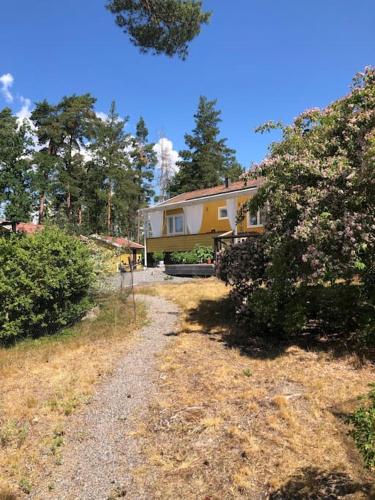 Havsnära villa, närhet till stan