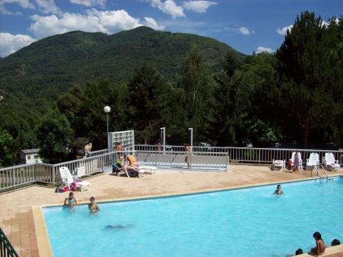 Peldbaseins, Camping Le Castella in Luzenac