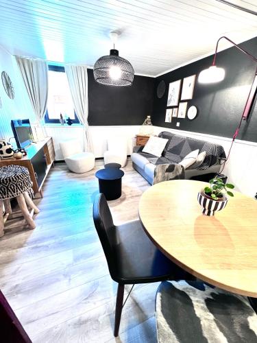 1 double bed, 1 twin bed, 1 sofa bed