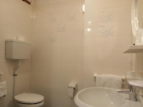 Hotel Adele - image 11