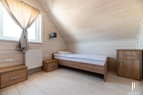 2 bedrooms, 5 beds