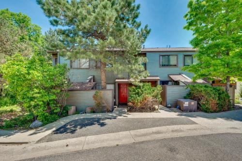 Beautiful Boulder Townhome Walk to CU and Pearl St!