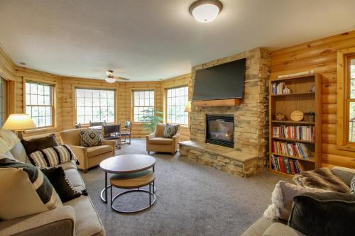 Cozy Frazee Lake Home with Hot Tub and Fire Pit!