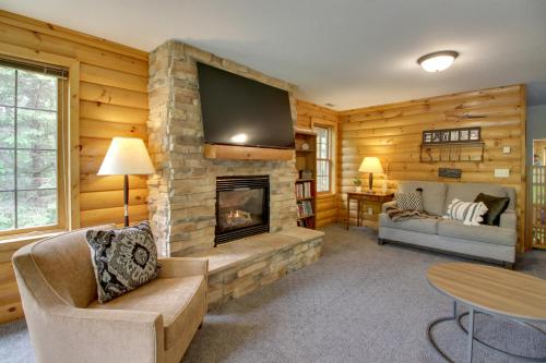 Cozy Frazee Lake Home with Hot Tub and Fire Pit!
