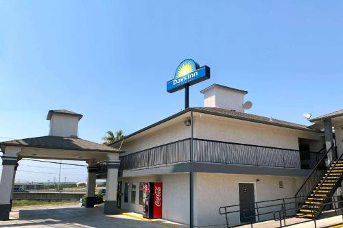 Days Inn by Wyndham San Antonio Interstate Hwy 35 North in San Antonio, USA