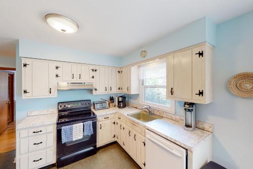 The Endless Summer Cottage in Cutchogue