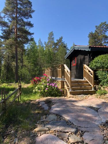 Timber cottages with jacuzzi and sauna near lake Vänern