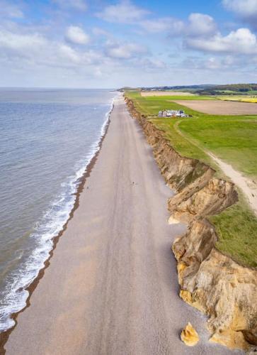 Cliff-top Coastguard's Cottage, an Off-Grid Escape