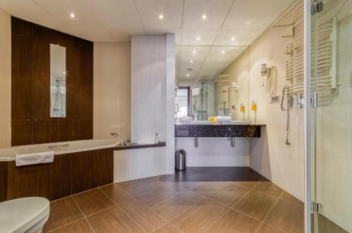 Hotel Swing - image 7