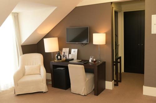 Universal Boutique Hotel - image 3
