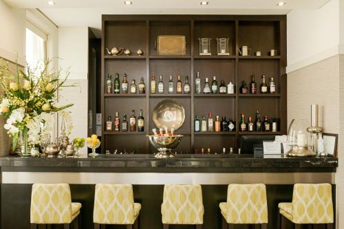 Universal Boutique Hotel - image 2