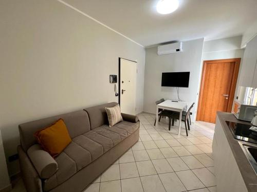 De Amicis - Tap to explore photos