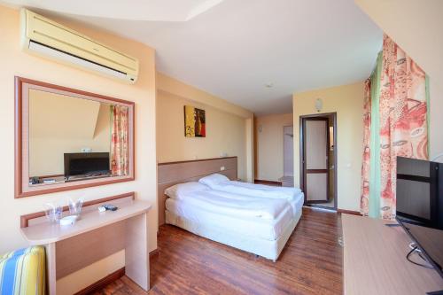 Royal Beach - image 7