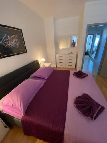 One-Bedroom Apartment with Balcony and Sea View image 7