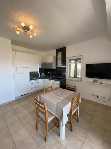 One-Bedroom Apartment with Balcony and Sea View image 1