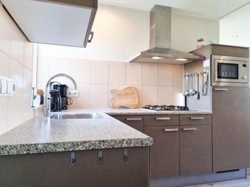Konyha, Vakantiehuis de Strandloper Serooskerke Se08 in Serooskerke (Zeeland)