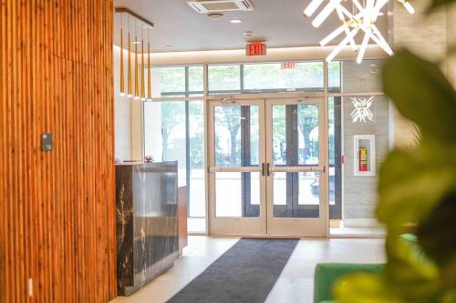FREE Parking 40 Off 2bdr Prudendtial Center - Tap to explore photos